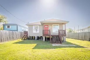 725 10th St, Dickinson, TX 77539 - Photo 2