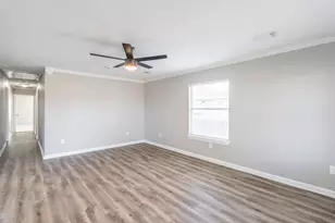 725 10th St, Dickinson, TX 77539 - Photo 4