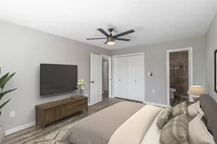 725 10th St, Dickinson, TX 77539 - Photo 16