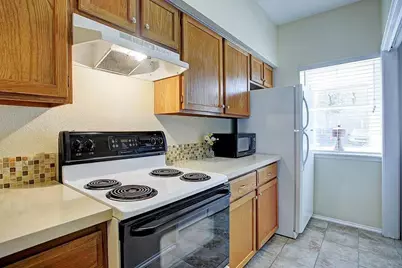 7655 Cambridge Street #7655, Houston, TX 77054 - Photo 2