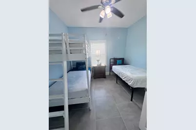2811 Avenue Q 1/2, Galveston, TX 77550 - Photo 2