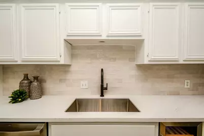 820 Harold Street, Houston, TX 77006 - Photo 8