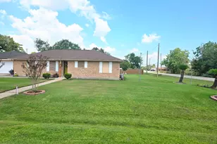 5000 Brockleigh St, La Marque, TX 77568 - Photo 2