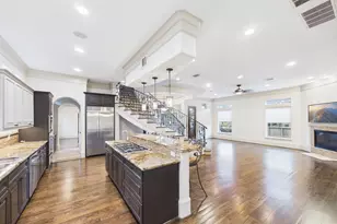 4003 Dumbarton St, Houston, TX 77025 - Photo 10