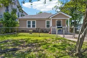 1805 Ave N 1/2, Galveston, TX 77550 - Photo 2