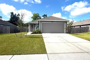 244 Houston Ave, Angleton, TX 77515 - Photo 2