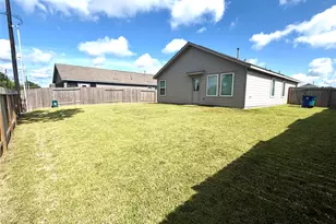 244 Houston Ave, Angleton, TX 77515 - Photo 4