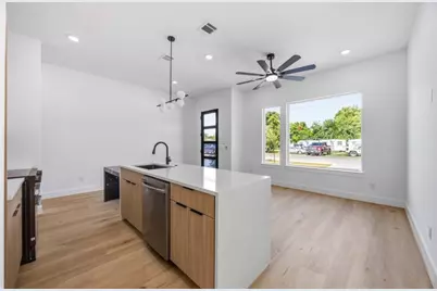9106 Coffee Street #B, Houston, TX 77033 - Photo 8