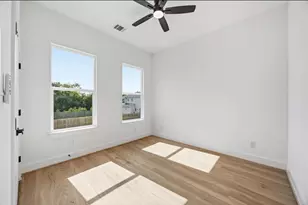 9106 Coffee St, Houston, TX 77033 - Photo 12