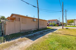 1014 48th St, Galveston, TX 77550 - Photo 4