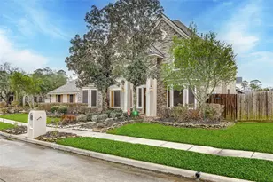 3211 Wilshire Ln, Baytown, TX 77521 - Photo 2