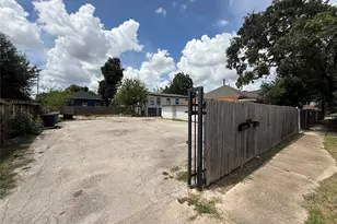 2319 McKee St, Houston, TX 77009 - Photo 10