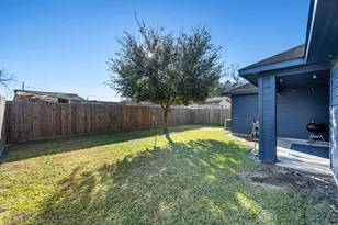 6318 Ezzard Charles Ln, Houston, TX 77091 - Photo 32