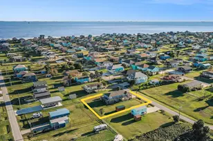 970 Wommack Dr S, Crystal Beach, TX 77650 - Photo 2
