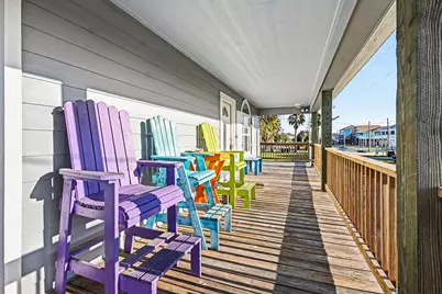 970 Wommack Drive S, Crystal Beach, TX 77650 - Photo 10
