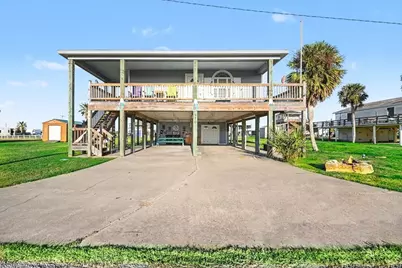 970 S Wommack Drive S, Crystal Beach, TX 77650 - Photo 4