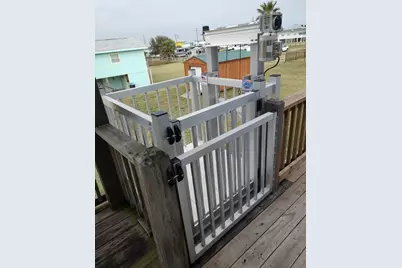 970 Wommack Drive S, Crystal Beach, TX 77650 - Photo 12