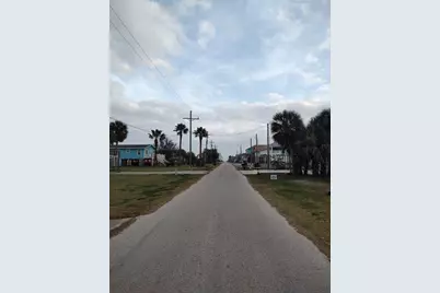 970 Wommack Drive S, Crystal Beach, TX 77650 - Photo 8