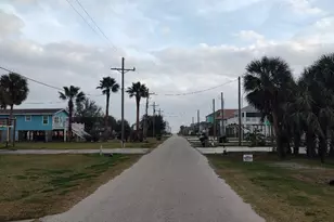 970 Wommack Dr S, Crystal Beach, TX 77650 - Photo 8