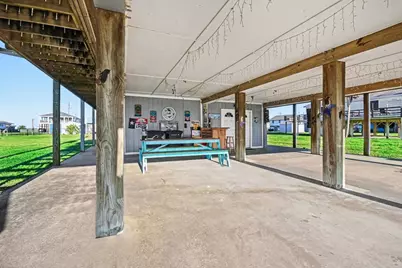 970 S Wommack Drive S, Crystal Beach, TX 77650 - Photo 38