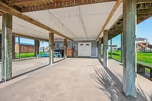 970 Wommack Dr S, Crystal Beach, TX 77650 - Photo 38