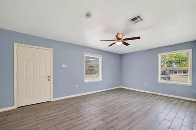 6022 Lyndhurst Drive, Houston, TX 77033 - Photo 2