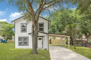 507 E 3rd St, El Campo, TX 77437 - Photo 1