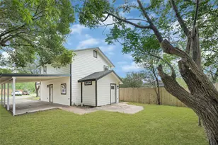 507 E 3rd St, El Campo, TX 77437 - Photo 4