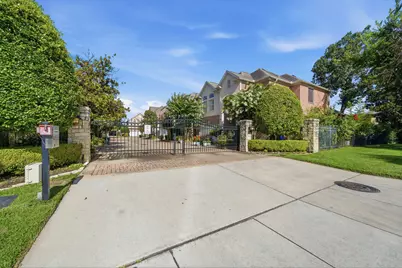 1308 Whispering Pines Drive, Houston, TX 77055 - Photo 2