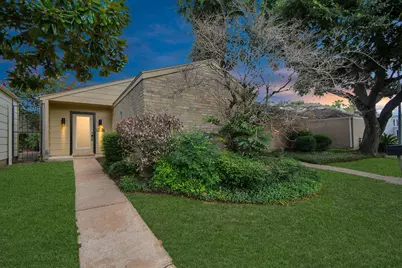 1914 Courtney Lane Drive, Houston, TX 77042 - Photo 20