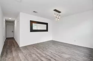 1914 Courtney Ln Dr, Houston, TX 77042 - Photo 10