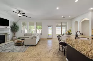 283 W Creek Dr, League City, TX 77573 - Photo 4