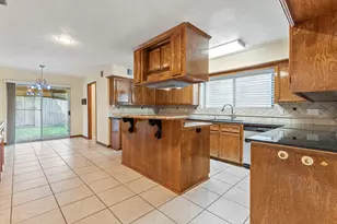 3218 Freshmeadows Dr, Houston, TX 77063 - Photo 2