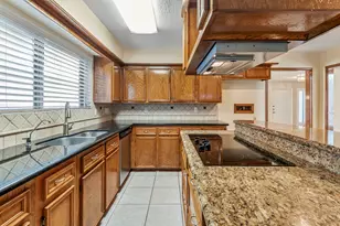 3218 Freshmeadows Dr, Houston, TX 77063 - Photo 12