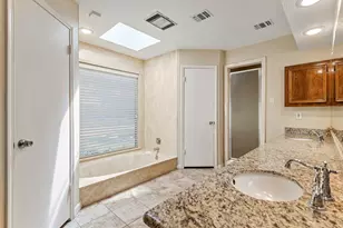 3218 Freshmeadows Dr, Houston, TX 77063 - Photo 18