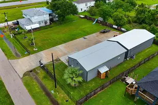 215 22nd St, Dickinson, TX 77539 - Photo 2