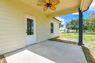 145 W Jackson St, West Columbia, TX 77486 - Photo 32