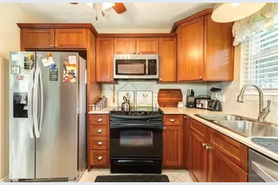 820 Perry Street, Angleton, TX 77515 - Photo 18