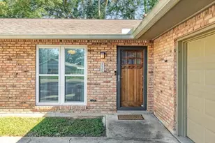 820 Perry St, Angleton, TX 77515 - Photo 4