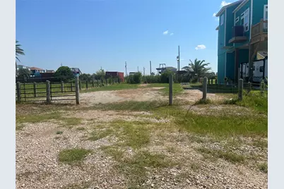 1201 Rollover Circle, Gilchrist, TX 77617 - Photo 1