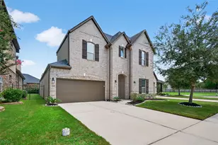 4947 Thunder Creek Ln, Sugar Land, TX 77479 - Photo 2