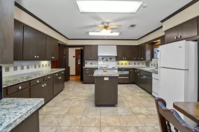 916 E Houston Avenue, Crockett, TX 75835 - Photo 8