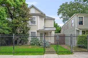211 Emerson St, Houston, TX 77006 - Photo 2