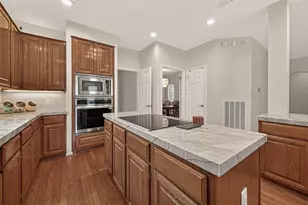 1311 Wickshire Ln, Houston, TX 77043 - Photo 10