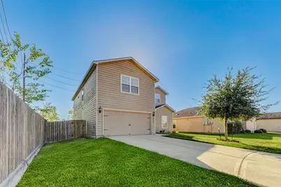 2098 Saras Way, Brookshire, TX 77423 - Photo 2