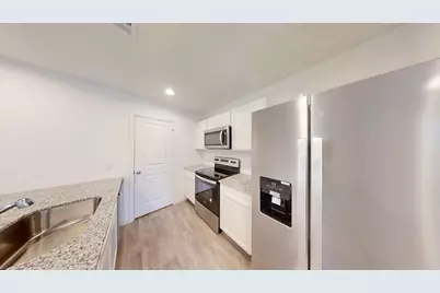 16811 N Marie Village Drive, Conroe, TX 77306 - Photo 10