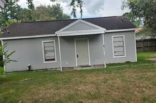 813 N Ave D, Humble, TX 77338 - Photo 1