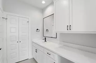 9213 Ft George St, Houston, TX 77063 - Photo 10