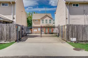 2211 Naomi St, Houston, TX 77054 - Photo 2