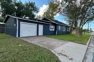 530 W 1st St, Freeport, TX 77541 - Photo 2
